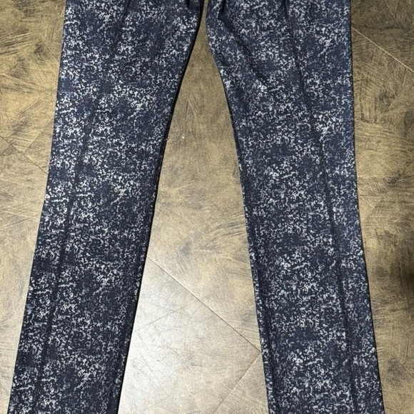 Lululemon Skinny Groove Pant Full-On Length Size 6 - Picture 3 of 4